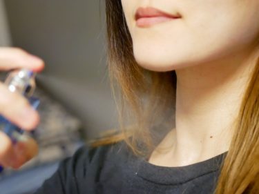 女性社員の1人が香水の匂いがきつく、周りの社員からもクレームがでています。パワハラにならないように注意したいのですが。