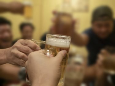 お酒が苦手で飲み会を断っていたら、協調性がないと、営業部門から異動させられました