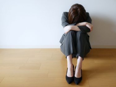 職場で、男性上司から性的な皮肉を言われて困っています